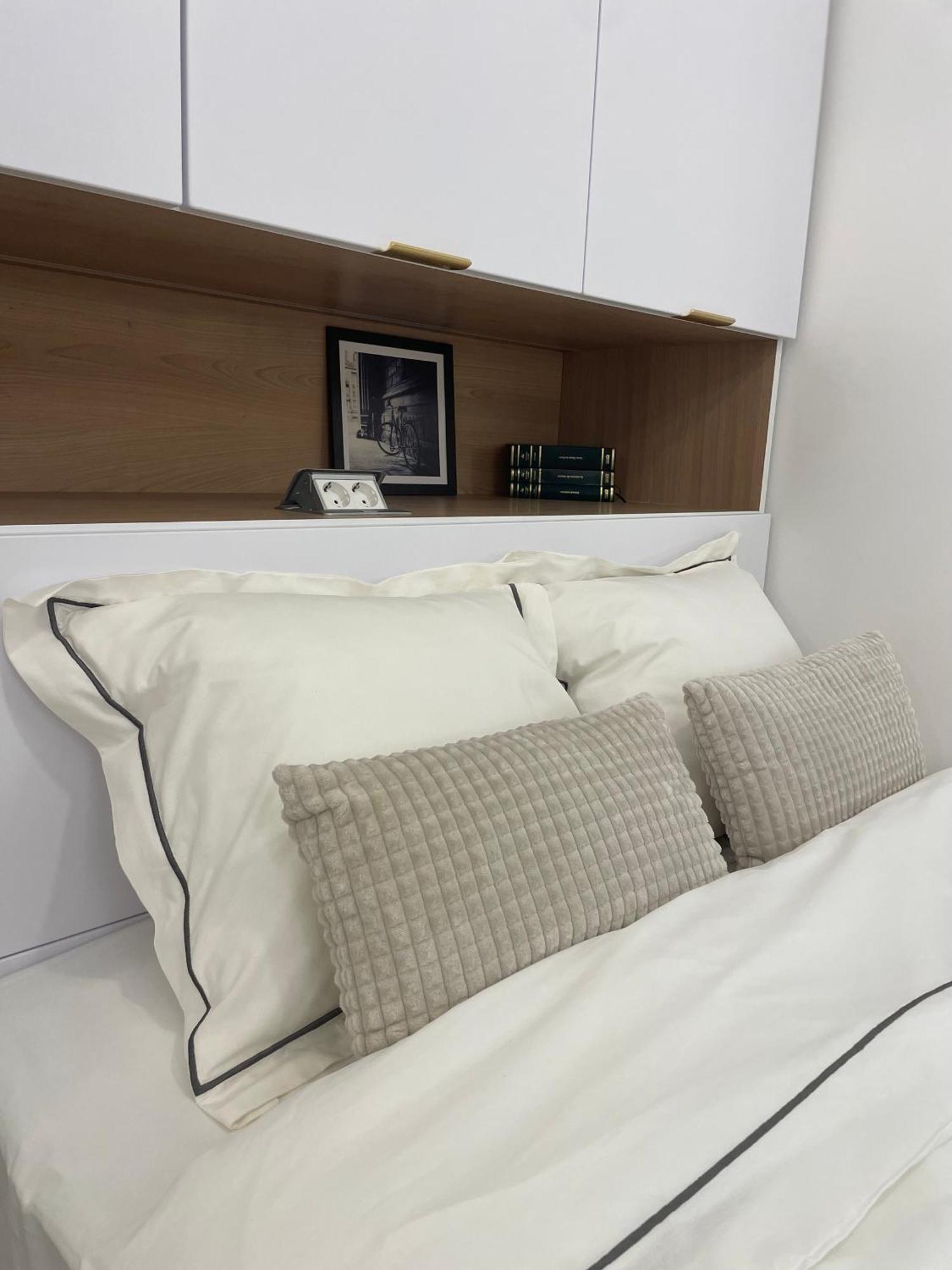 Studio Alice Romana Square Apartment Bucharest Luaran gambar